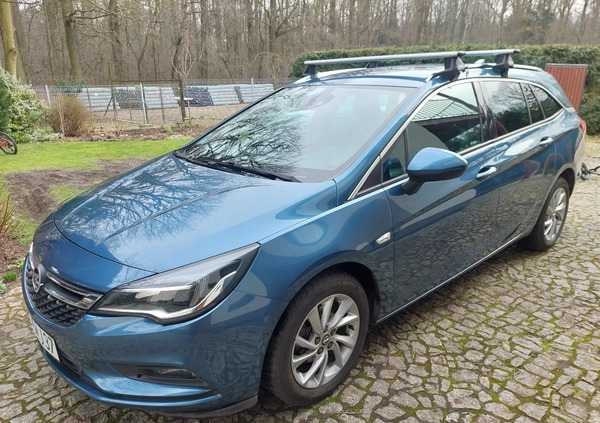 Opel Astra cena 52000 przebieg: 97000, rok produkcji 2016 z Leszno małe 191